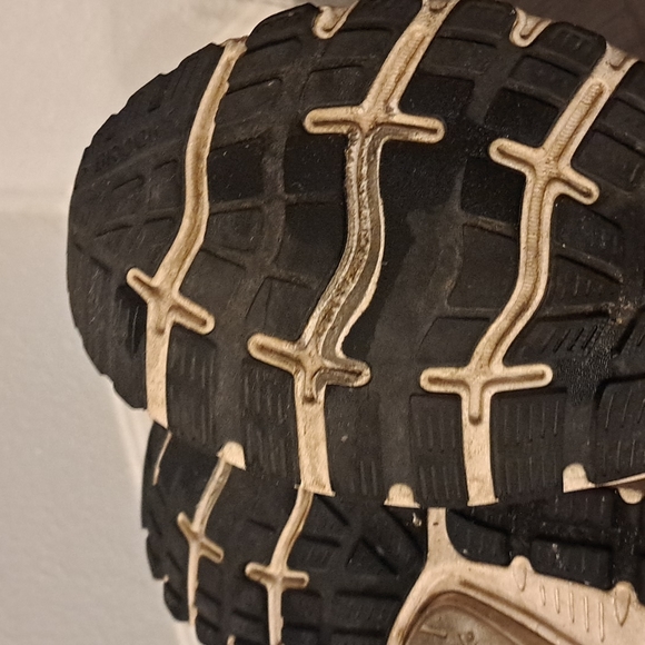 Brooks size 11 - NYC Edition Brooklyn themed - Picture 8 of 8